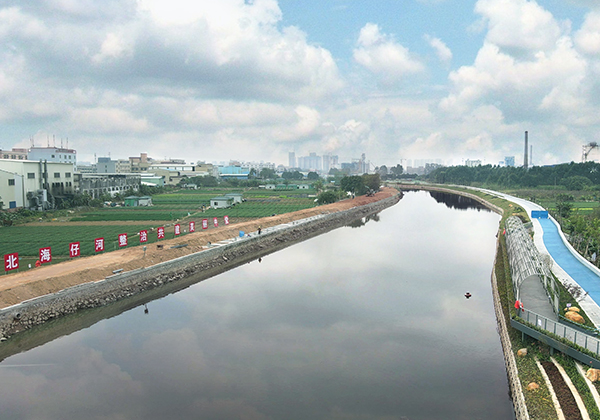 “全河段、全流域、全天候、生态修复”治理原则<br />
<br />
按照“控源截污→内源清淤→补水活源(生态补水)→堤防整治→生态修复”的总体思路。